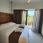 Helios & 4* Lakki (Karpathos)