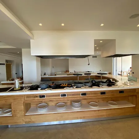 Helios & فندق Lakki (Karpathos)