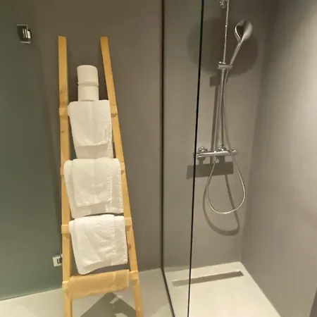 Helios & فندق Lakki (Karpathos)