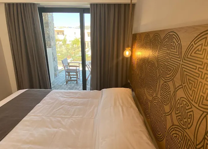 Helios & Hotel Lakki (Karpathos)